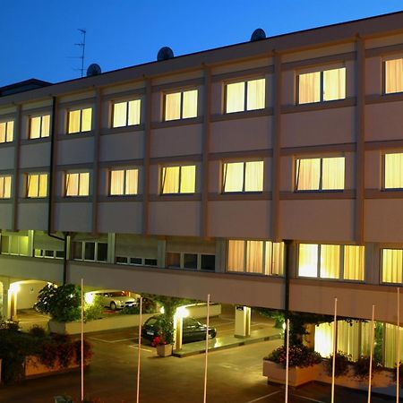 Augustus Hotel Biella Luaran gambar