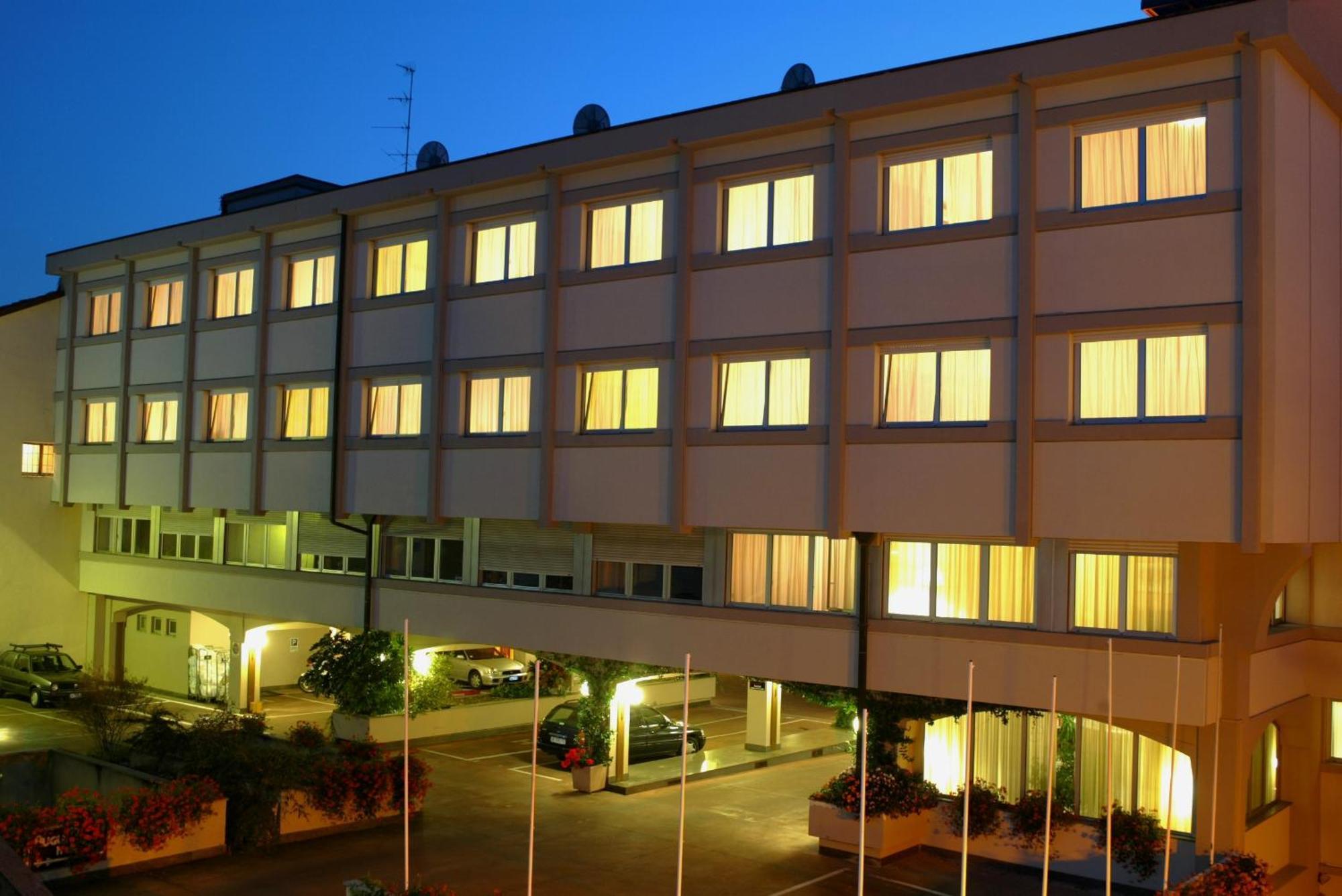 Augustus Hotel Biella Luaran gambar