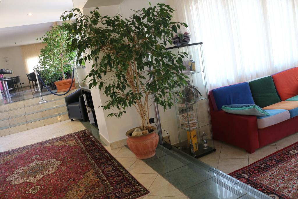 Augustus Hotel Biella Luaran gambar