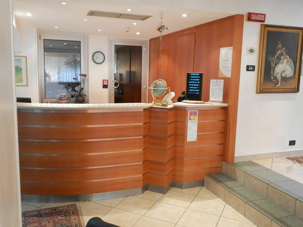 Augustus Hotel Biella Luaran gambar