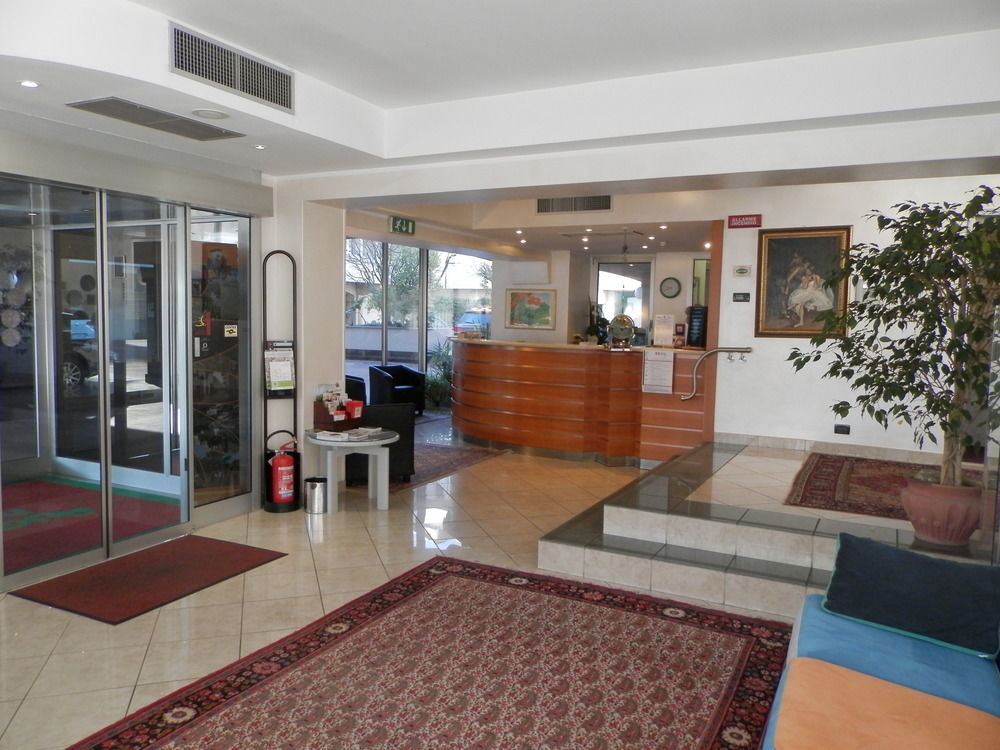Augustus Hotel Biella Luaran gambar
