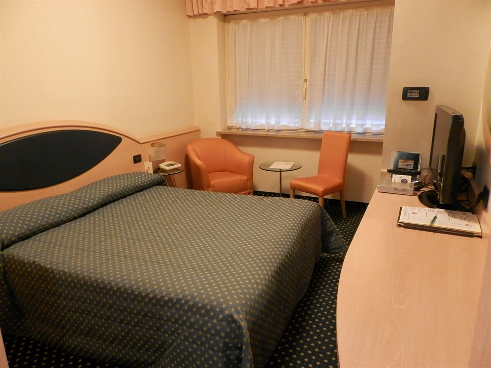 Augustus Hotel Biella Luaran gambar
