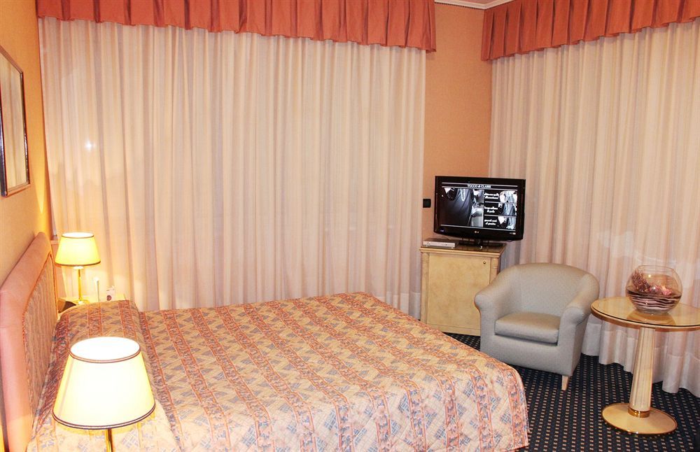 Augustus Hotel Biella Luaran gambar