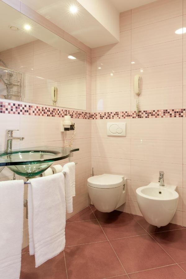 Augustus Hotel Biella Luaran gambar