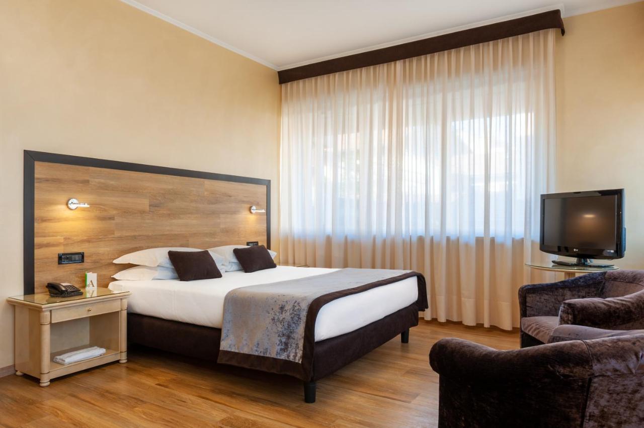 Augustus Hotel Biella Luaran gambar