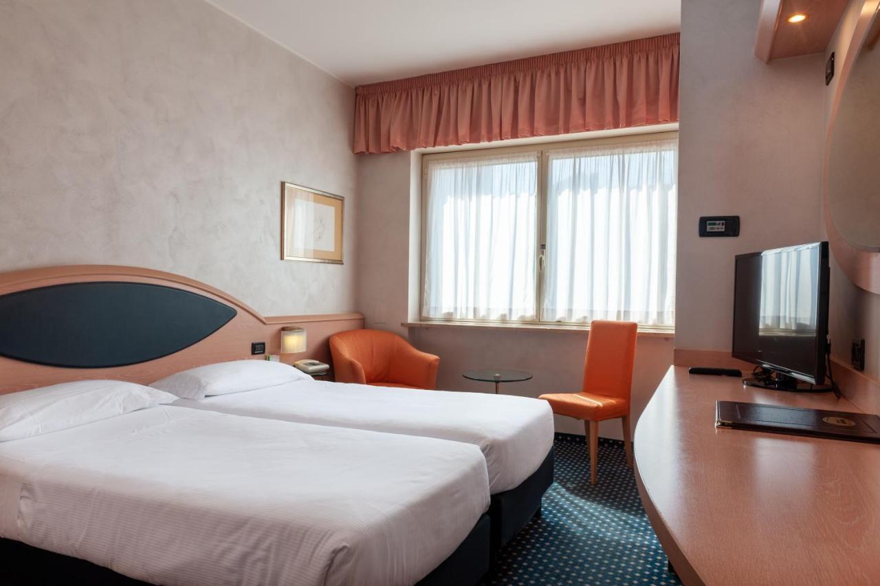 Augustus Hotel Biella Luaran gambar