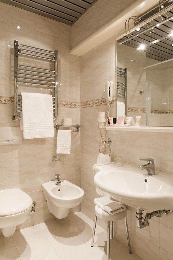 Augustus Hotel Biella Luaran gambar